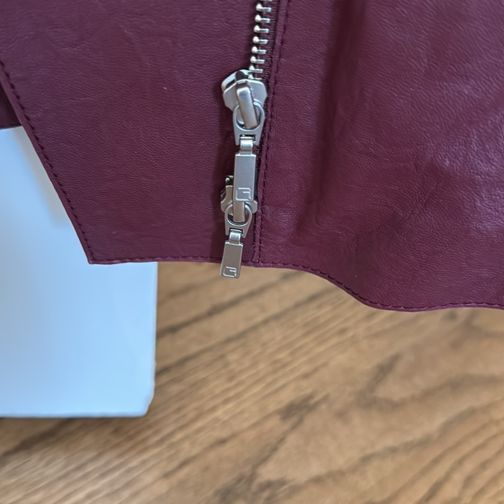 Ladies maroon collared zipper short leather jacket w/two pockets, sleeve zippers - Picture 6 of 11